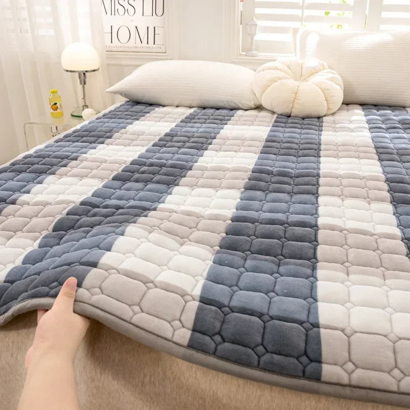 Thick Milk Fiber Mattress Quilted Bed Protection Cushion Anti-static Fleece-lined Mattress Cushion